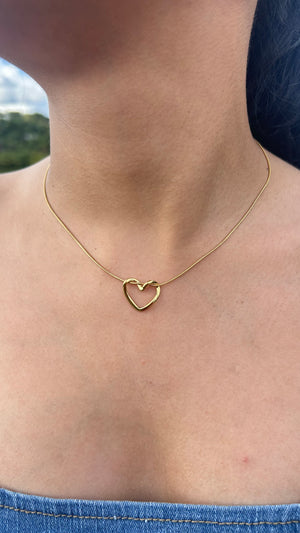 Collar con Corazón Elegante – Oro Collar con Corazón Elegante – Oro