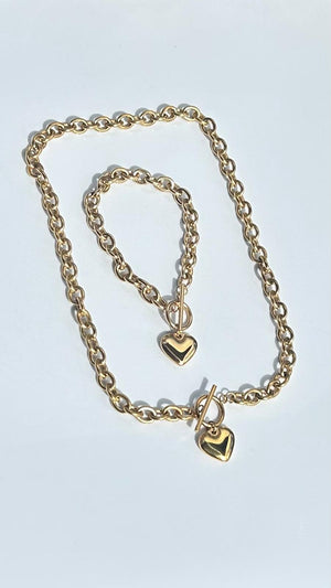 Corazón Retro Dorado – Conjunto Brazalete y Collar Corazón Retro Dorado – Conjunto Brazalete y Collar