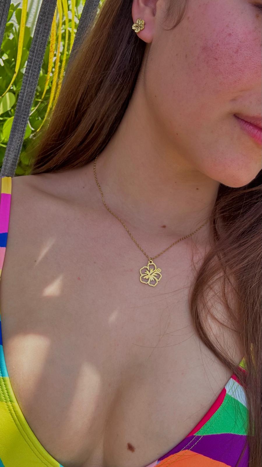 Conjunto aretes y collar de la Flor de Maga en oro ó plata
