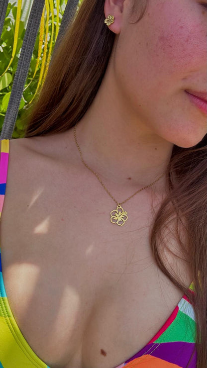Conjunto aretes y collar de la Flor de Maga en oro ó plata
