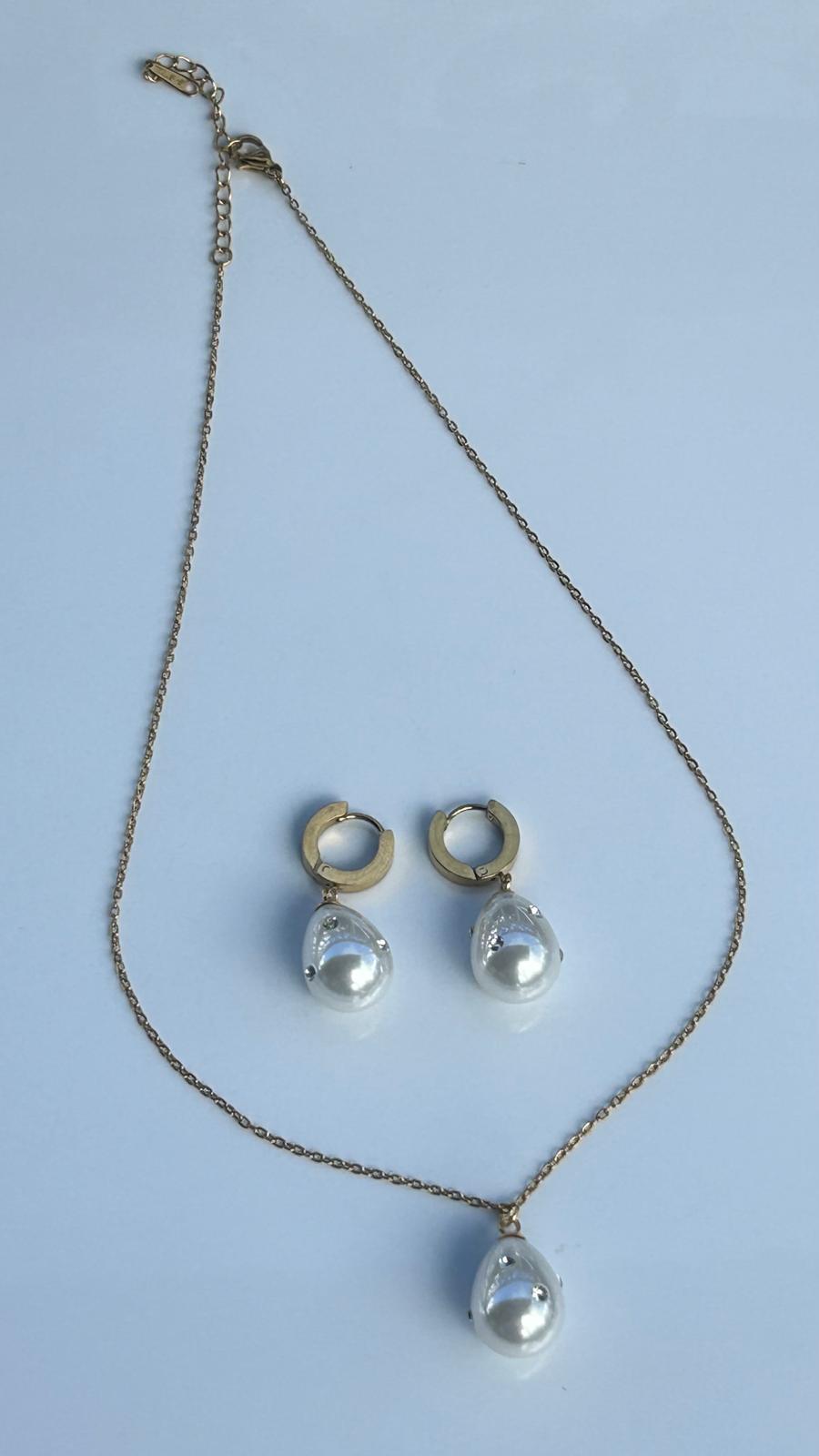Aretes y collar gotitas con perlas