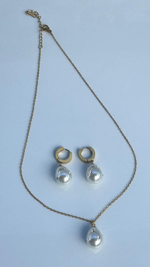 Aretes y collar gotitas con perlas