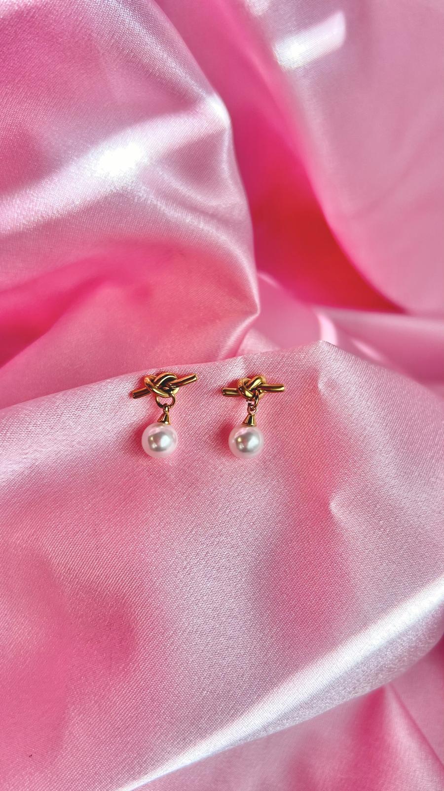 Aretes Colgantes con Perlas