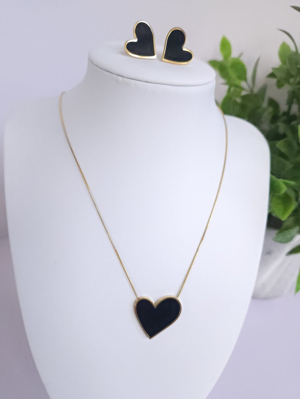 Aretes y Collar - Corazón - Oro y Negro